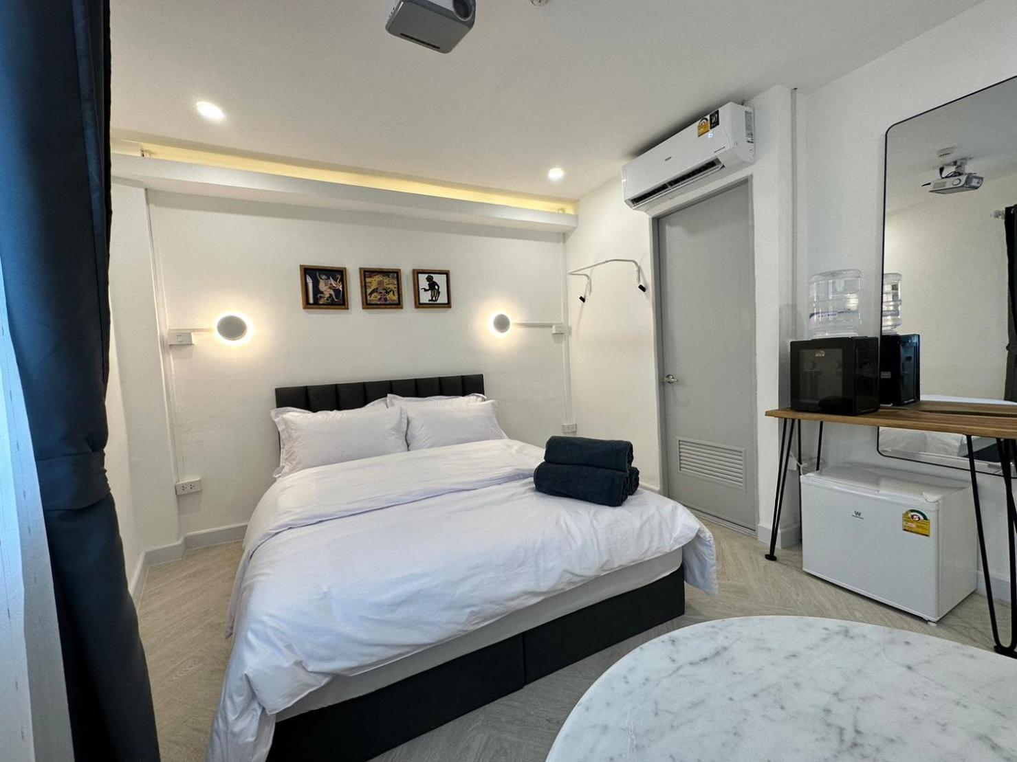 The White Den Sukhumvit 44 * Banguecoque