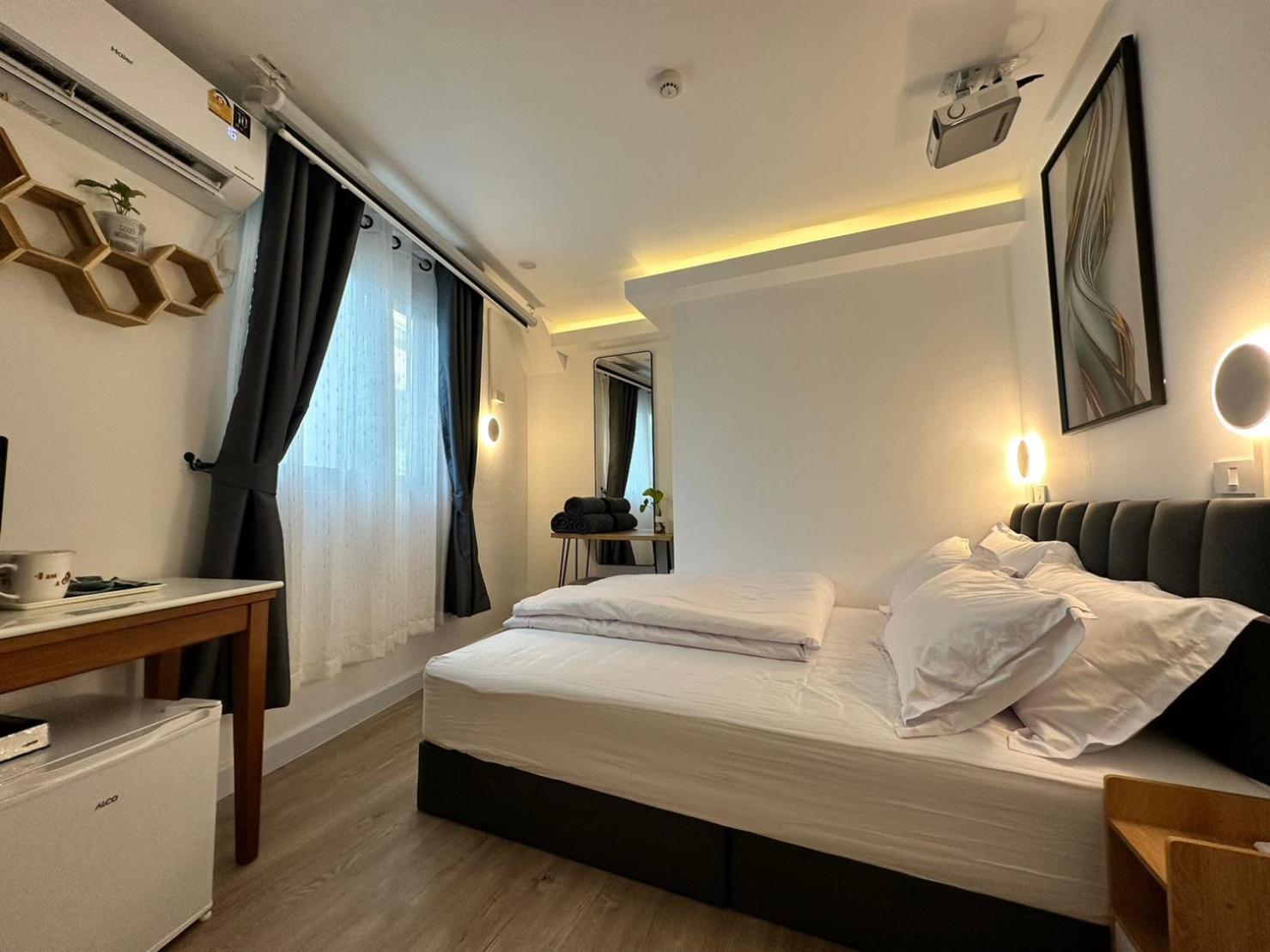 The White Den Sukhumvit 44 Albergue *