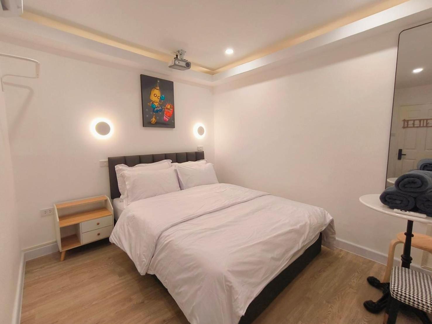 The White Den Sukhumvit 44 Albergue Banguecoque
